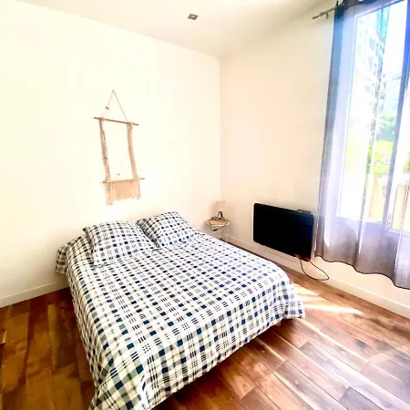 Grand T2 En Rez De Chaussee Avec Grande Terrasse Proche Du Centre Tramway A 2 Mn *