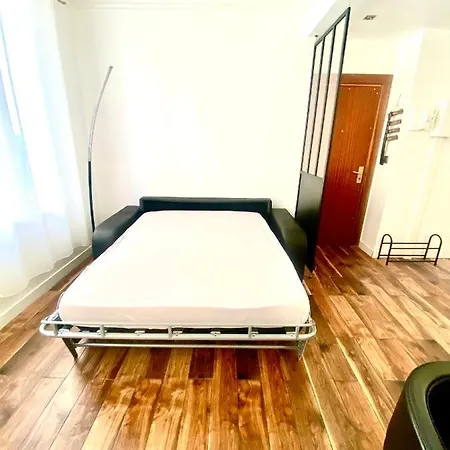 Grand T2 En Rez De Chaussee Avec Grande Terrasse Proche Du Centre Tramway A 2 Mn